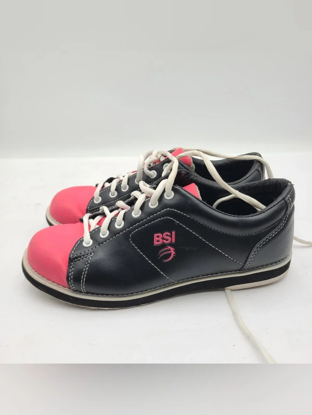 B45 BSI Women’s Size 8 Black And Pink Bowling Shoes EUC